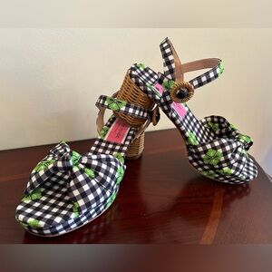NWOT Kate Spade floral gingham design with weaved heel & buckle sandals